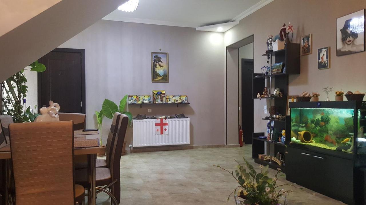 Guesthouse Different Tbilisi Exterior foto