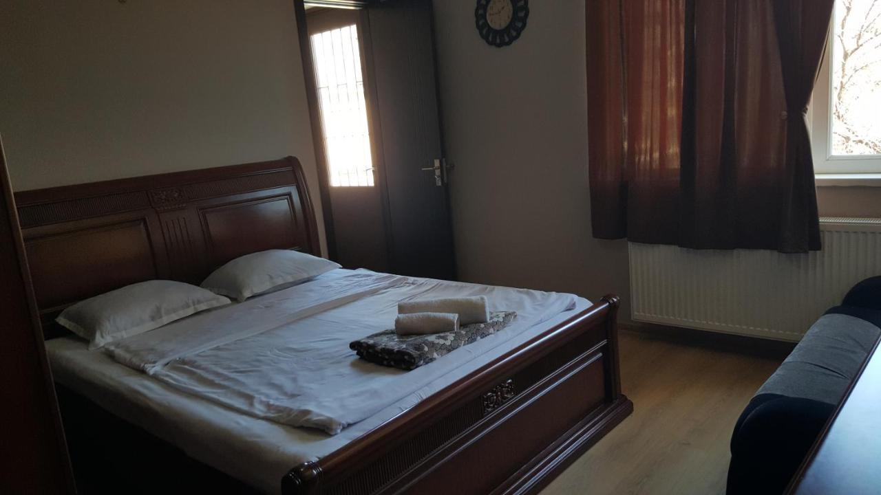 Guesthouse Different Tbilisi Exterior foto